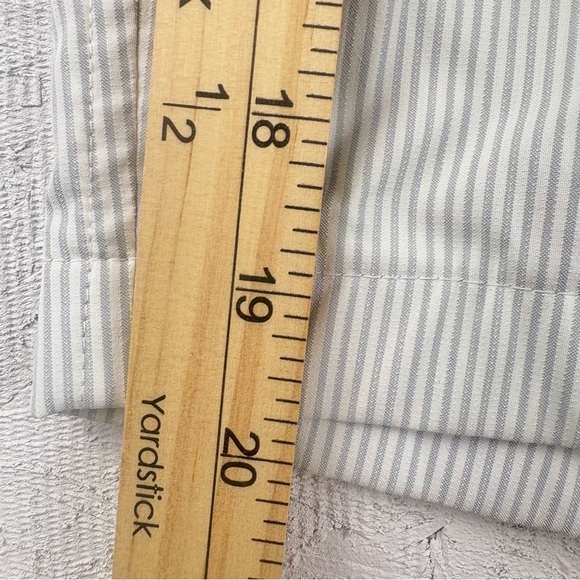 Nike Golf Men's Pin Striped White and Gray Casual Golf Shorts Sz 38 - Picture 5 of 6